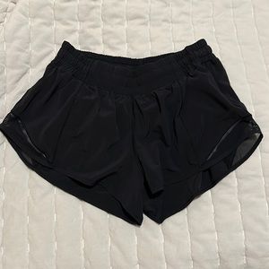 lululemon hotty hot shorts 2.5inch